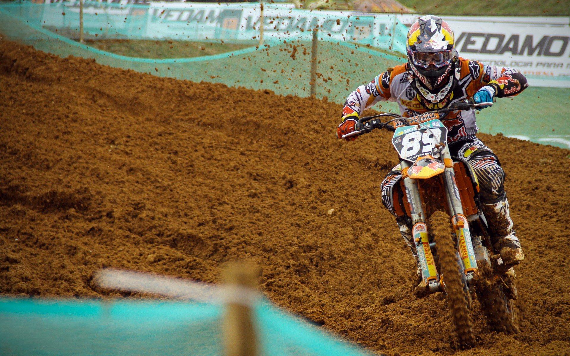 转会市场风云再起,豪门争抢新星,天价合约重塑足坛格局