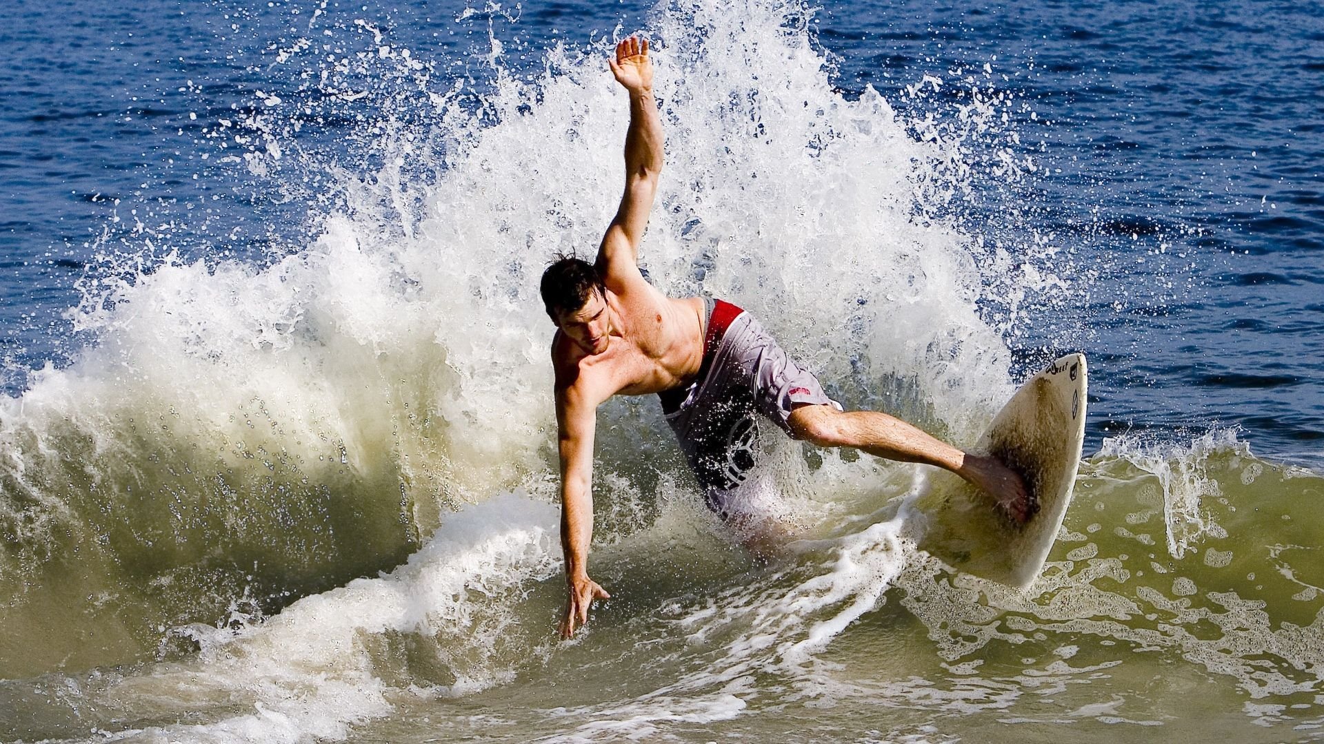 体育教育助力青少年全面发展 多地创新模式成效显著